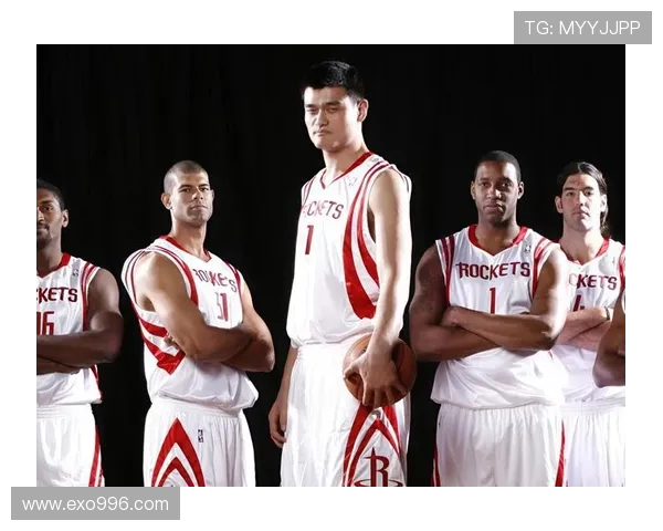 小篮球与姚明的传奇之路：从梦想起航到世界舞台的辉煌历程